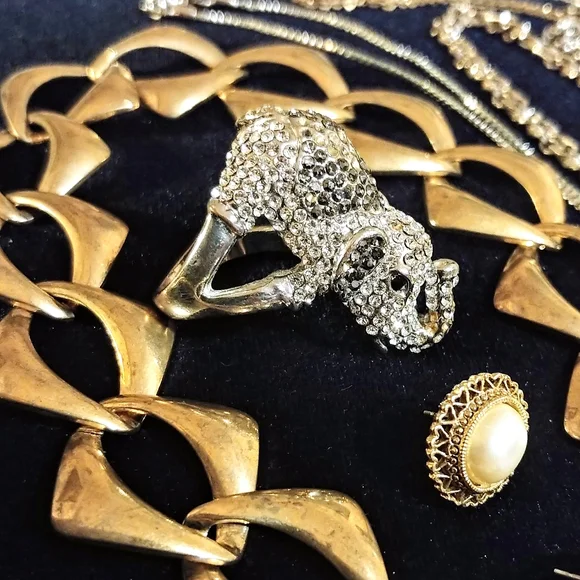 Vintage to Now Jewelry Lot Wear or Harvest Locket Necklaces Bracelets Pins - Picture 10 of 12